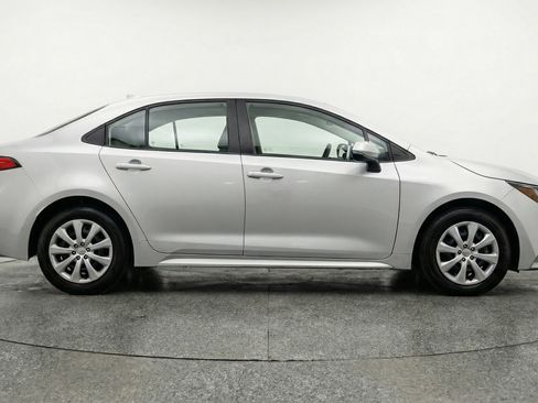 Used 2025 Toyota Corolla LE image 11