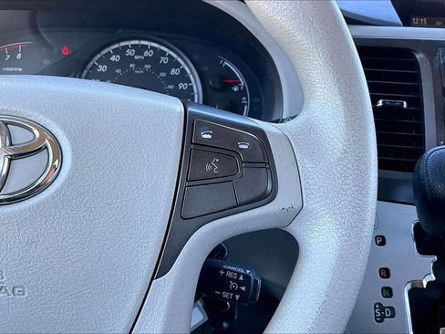 Used 2011 Toyota Sienna LE image 25