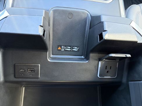 Used 2025 Chevrolet Silverado 2500 LTZ w/ LTZ Premium Package image 20