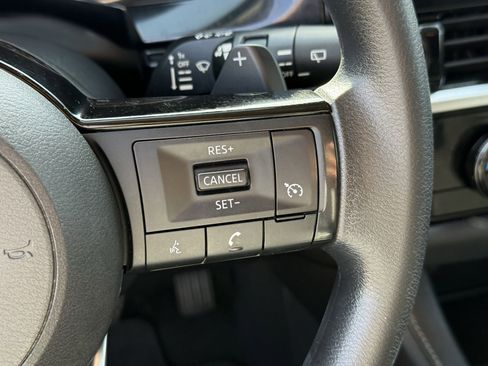 Used 2022 Nissan Pathfinder S image 16