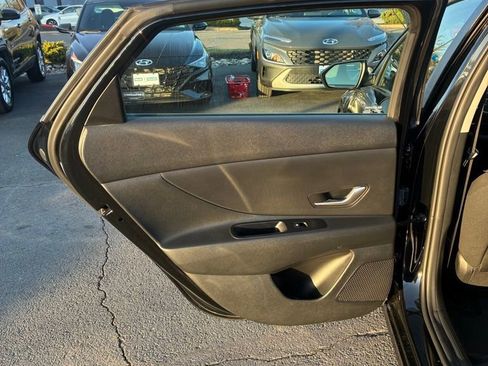 Used 2023 Hyundai Elantra SEL image 40