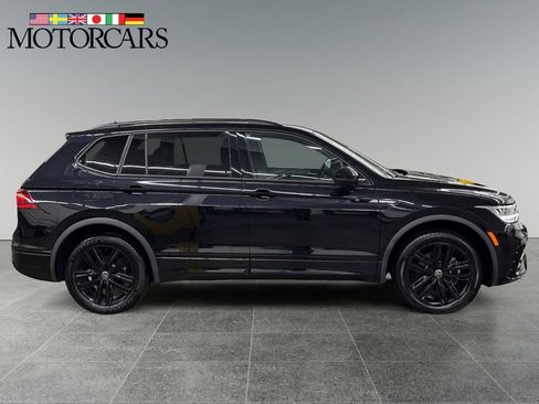 Used 2022 Volkswagen Tiguan SE R-Line AWD/4WD image 2