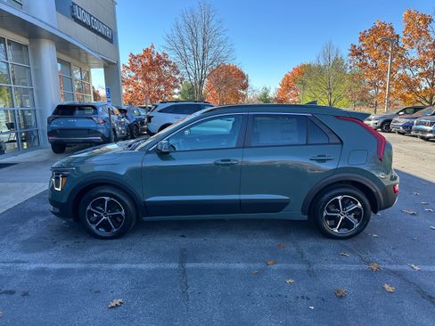 New 2026 Kia Niro EX image 7