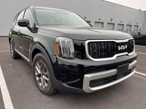 Used 2023 Kia Telluride LX AWD/4WD image 9
