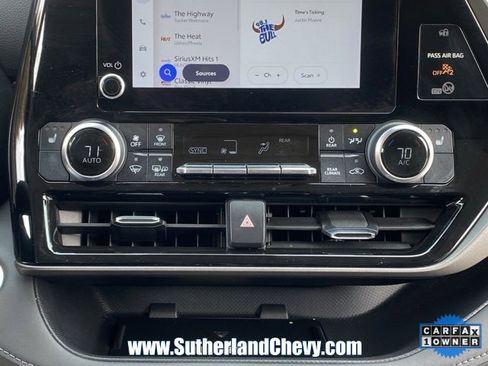 Used 2024 Toyota Highlander XLE image 28