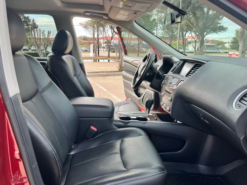 Used 2020 Nissan Pathfinder Platinum image 19