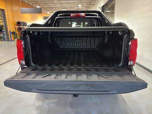 Used 2025 Chevrolet Colorado ZR2 w/ Midnight Edition AWD/4WD image 21