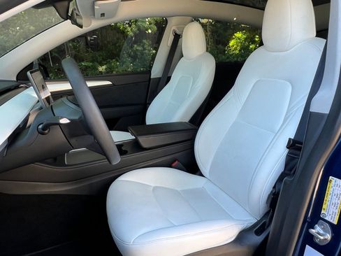 Used 2023 Tesla Model Y Long Range AWD/4WD image 21