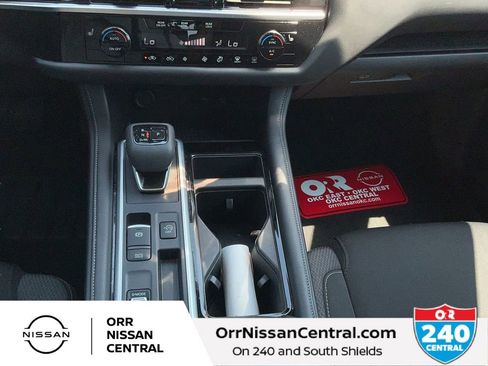 Used 2025 Nissan Pathfinder SV FWD image 23