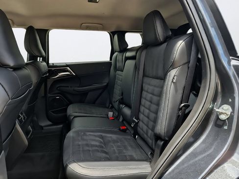 Used 2025 Mitsubishi Outlander SE AWD/4WD image 33
