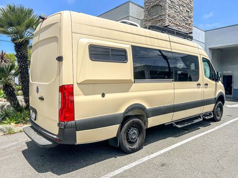 Used 2022 Mercedes-Benz Sprinter 2500 image 3