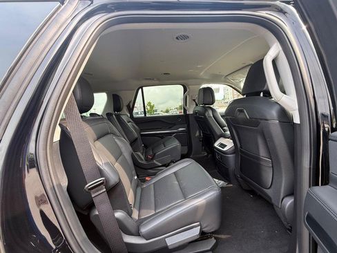 New 2027 Lincoln Navigator Premiere AWD/4WD image 6