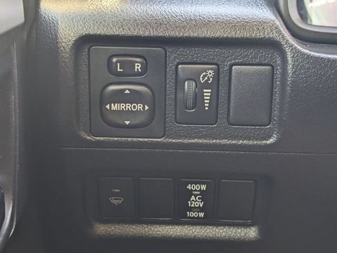 Used 2018 Toyota 4Runner SR5 AWD/4WD image 31