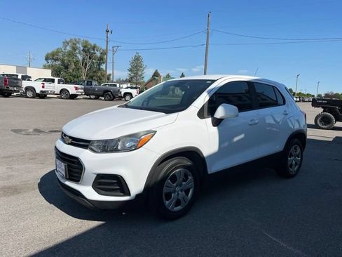 Used 2018 Chevrolet Trax LS FWD image 3