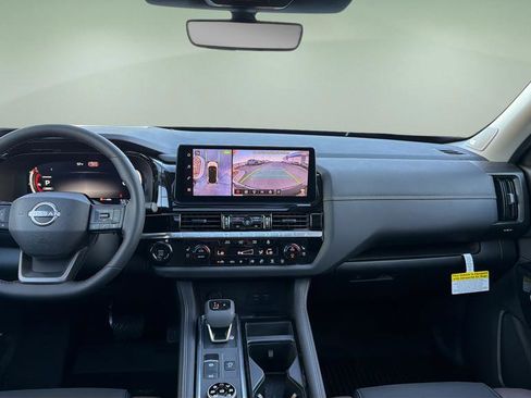 New 2026 Nissan Pathfinder Platinum image 7