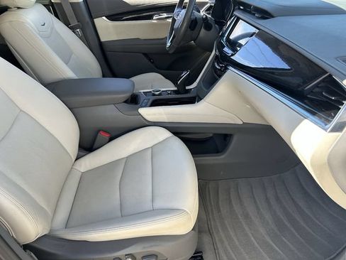Used 2023 Cadillac XT6 Premium Luxury w/ Technology Package FWD image 13