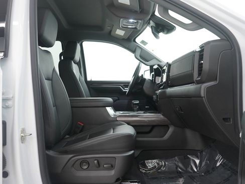 Used 2024 Chevrolet Silverado 1500 LTZ w/ Z71 Off-Road Package AWD/4WD image 12