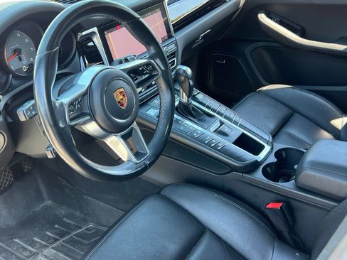 Certified 2019 Porsche Macan S AWD/4WD image 4