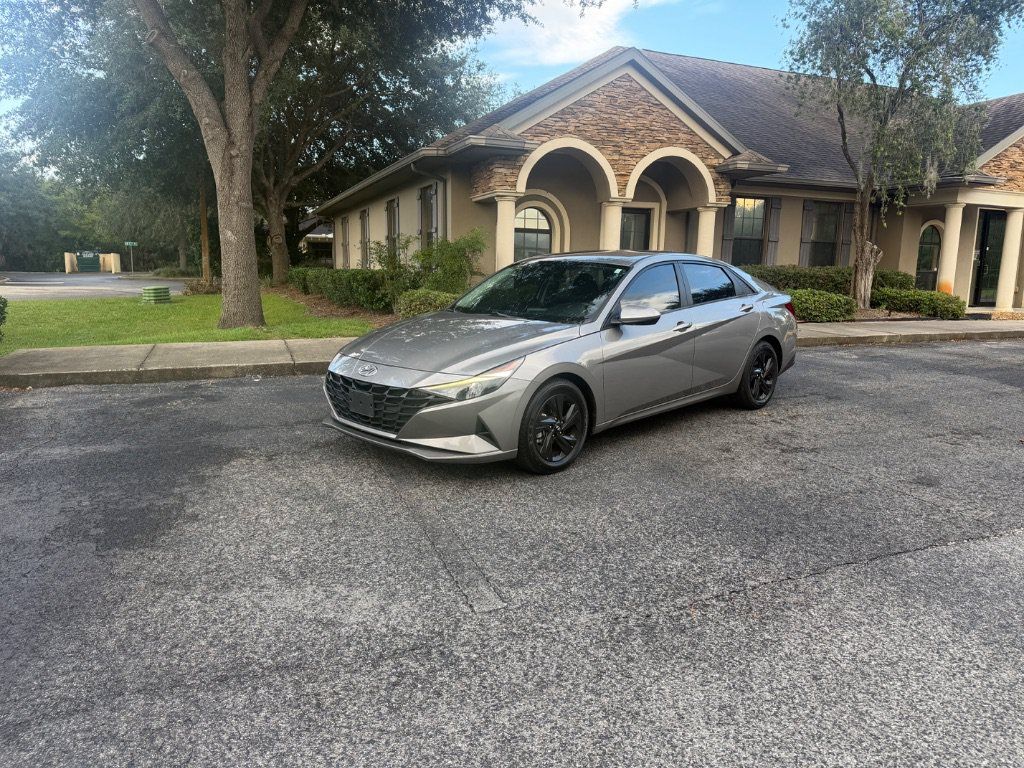 Used 2021 Hyundai Elantra SEL w/ Cargo Package FWD image 4