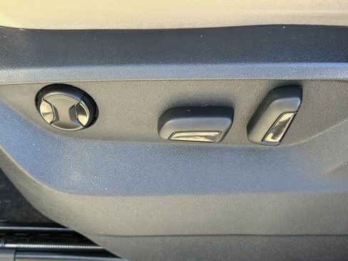 Used 2020 Volkswagen Atlas Cross Sport SE image 15