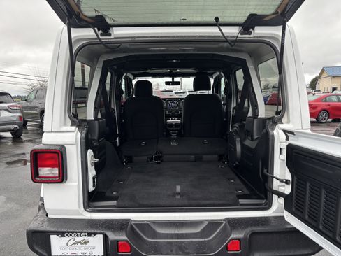 Used 2023 Jeep Wrangler Sahara w/ Cold Weather Group image 27