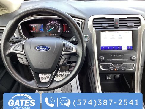 Used 2020 Ford Fusion SE image 19