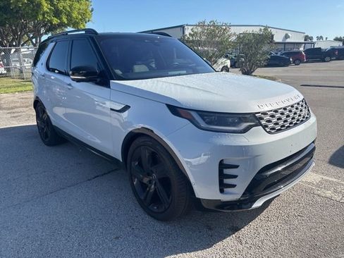Used 2023 Land Rover Discovery Metropolitan Edition AWD/4WD image 3