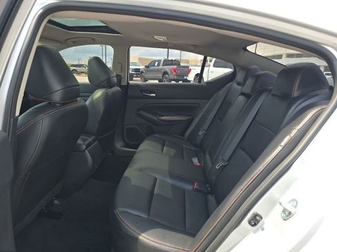 Used 2022 Nissan Altima 2.5 SR FWD image 15
