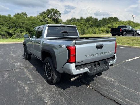 Certified 2025 Toyota Tacoma TRD Off-Road image 5