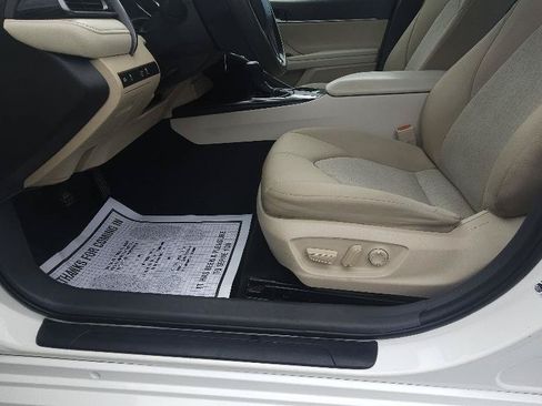 Used 2019 Toyota Camry LE w/ Carpet Mat Package FWD image 12