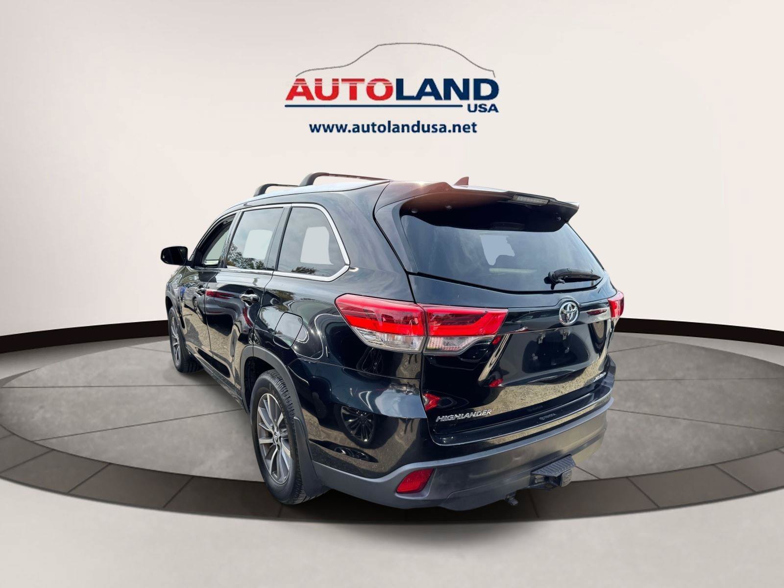 Used 2018 Toyota Highlander XLE AWD/4WD image 4