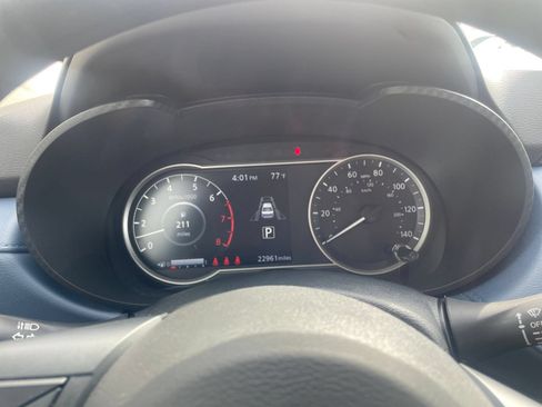 Used 2025 Nissan Versa SV FWD image 35
