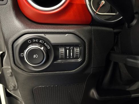 Used 2019 Jeep Wrangler Unlimited Rubicon w/ Cold Weather Group AWD/4WD image 21