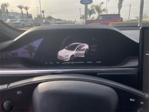 Used 2022 Tesla Model S image 11