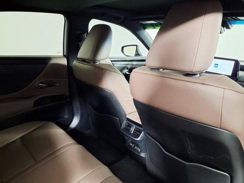 Used 2025 Lexus ES 300h w/ Premium Package FWD image 11