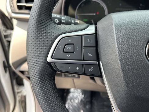 Used 2024 Toyota Sienna Limited AWD/4WD image 10