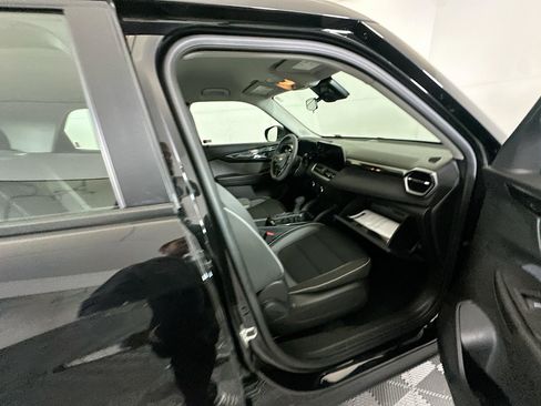 Used 2024 Chevrolet TrailBlazer LS image 28