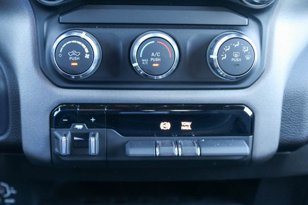 Used 2024 RAM 2500 Big Horn AWD/4WD image 24
