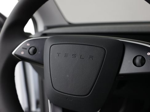 Used 2026 Tesla Model Y 2WD image 24