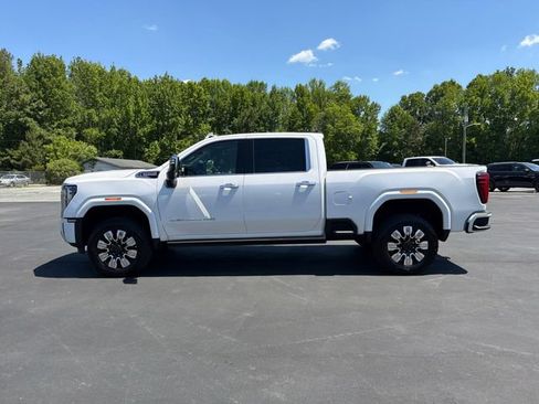 Used 2025 GMC Sierra 3500 Denali w/ Technology Package AWD/4WD image 9