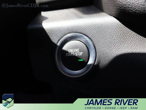 Used 2024 GMC Terrain SLE FWD image 31