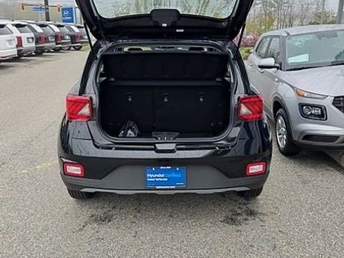 Certified 2026 Hyundai Venue SE FWD image 9