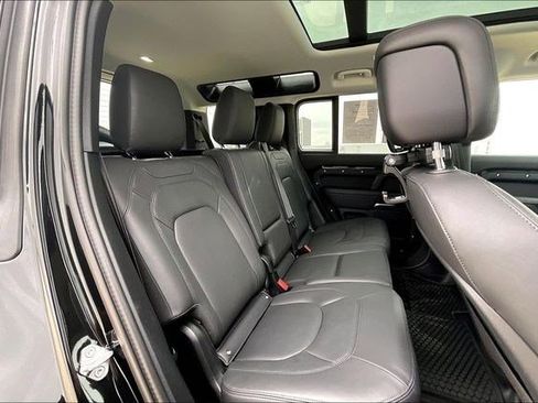Used 2025 Land Rover Defender 110 S image 32