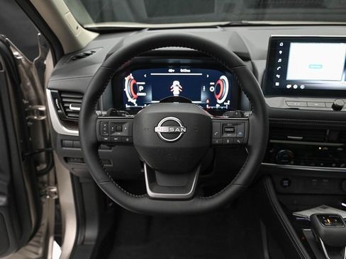 Used 2025 Nissan Rogue Platinum w/ Tech Package image 26