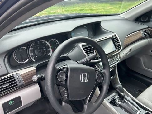Used 2017 Honda Accord EX image 8