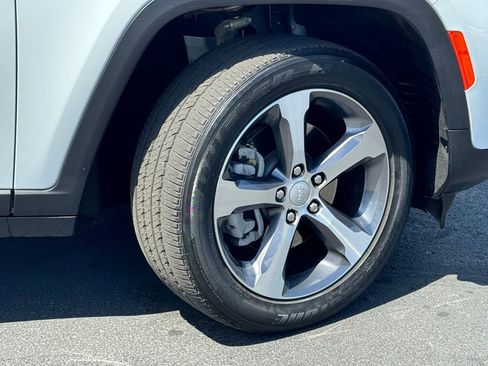 Used 2023 Jeep Grand Cherokee 4WD 4xe image 9