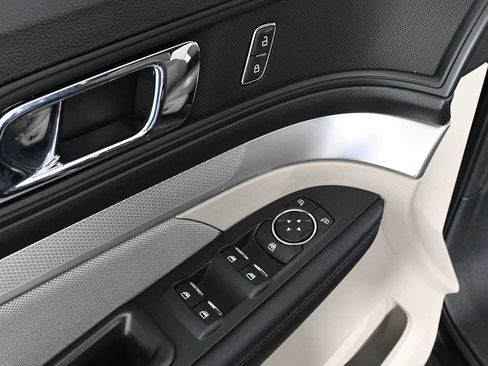 Used 2018 Ford Explorer FWD image 19