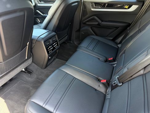 Used 2025 Porsche Cayenne S AWD/4WD image 30