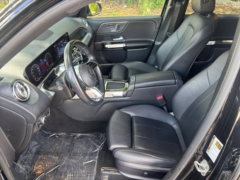 Used 2025 Mercedes-Benz GLB 250 image 28