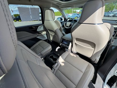 Used 2022 Lincoln Aviator Reserve w/ Equipment Group 201A AWD/4WD image 14